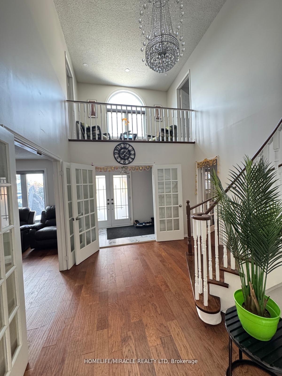 Photo 3 of 32 Plover Place, Brampton, Fletcher's Creek South — HOMEH