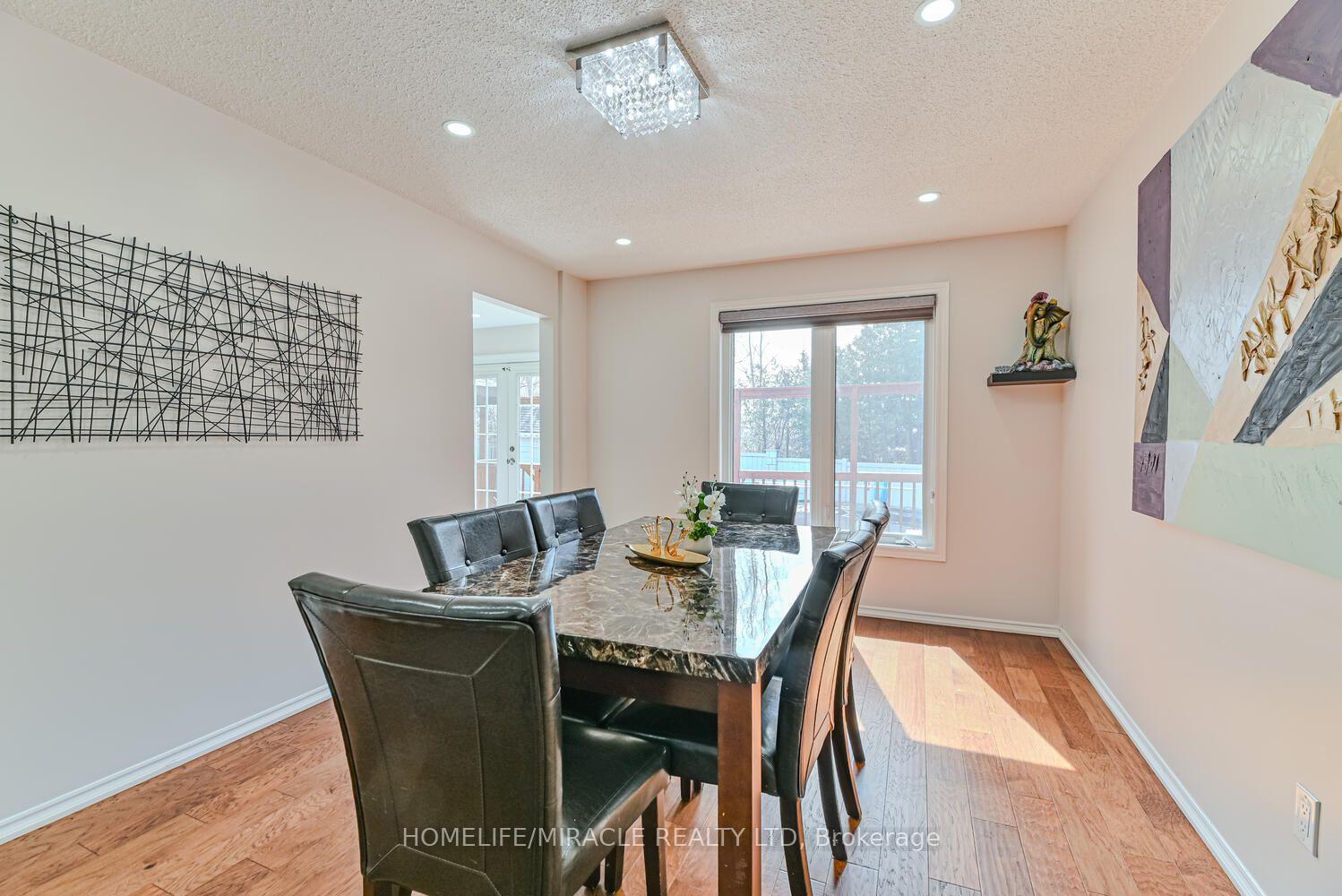 Photo 7 of 32 Plover Place, Brampton, Fletcher's Creek South — HOMEH