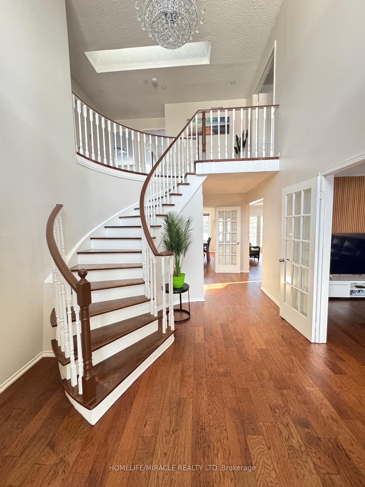 Photo 10 of 32 Plover Place, Brampton, Fletcher's Creek South — HOMEH