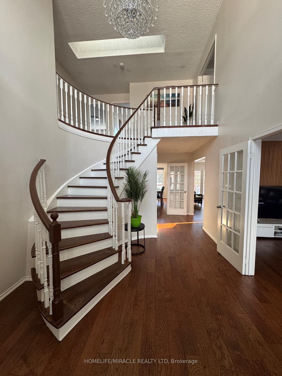Photo 11 of 32 Plover Place, Brampton, Fletcher's Creek South — HOMEH