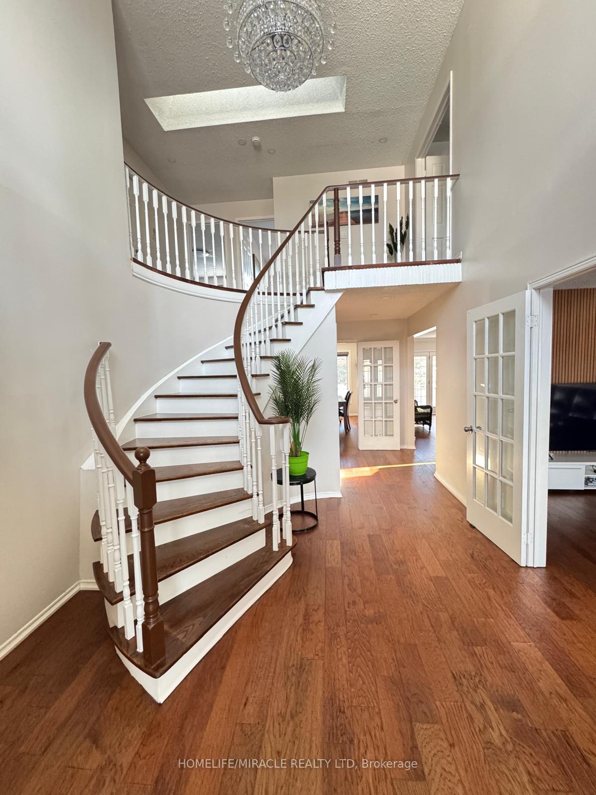 Photo 12 of 32 Plover Place, Brampton, Fletcher's Creek South — HOMEH
