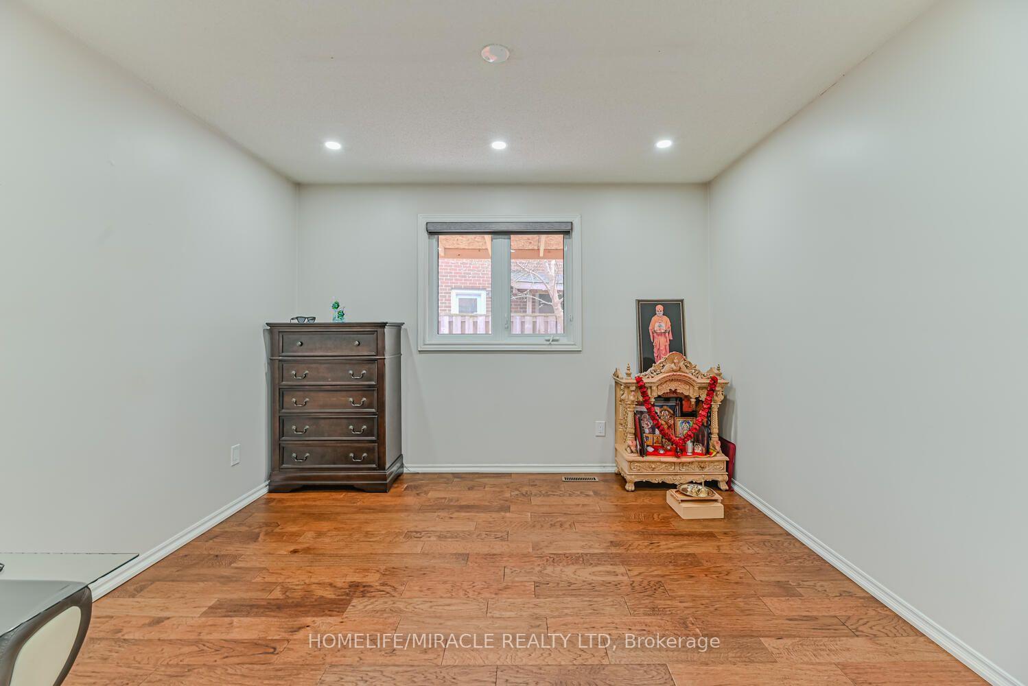 Photo 13 of 32 Plover Place, Brampton, Fletcher's Creek South — HOMEH