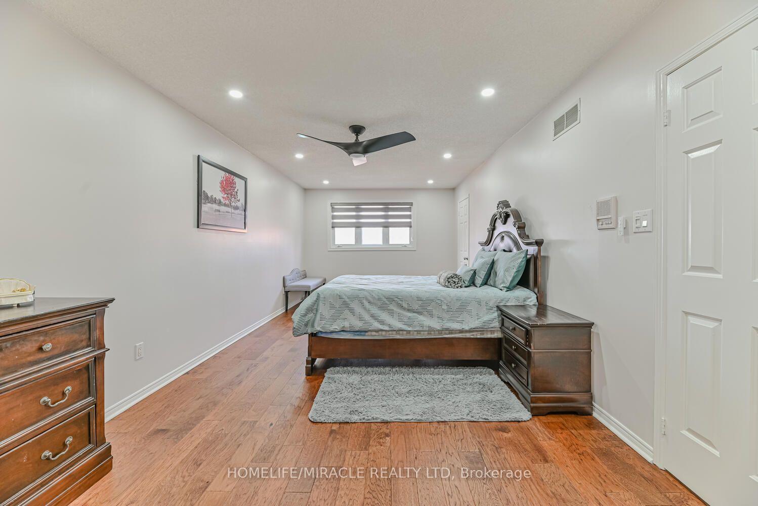 Photo 17 of 32 Plover Place, Brampton, Fletcher's Creek South — HOMEH