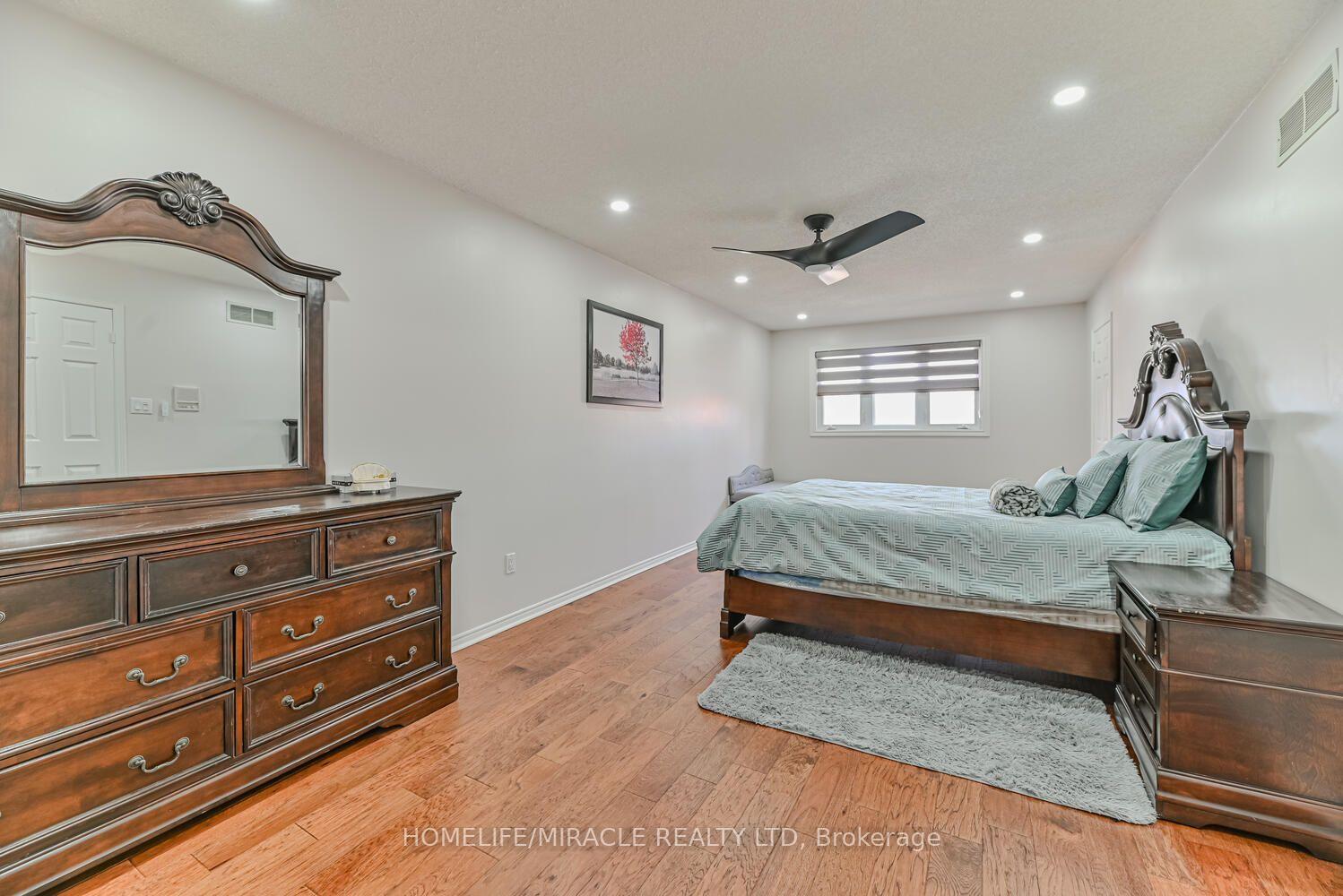 Photo 18 of 32 Plover Place, Brampton, Fletcher's Creek South — HOMEH