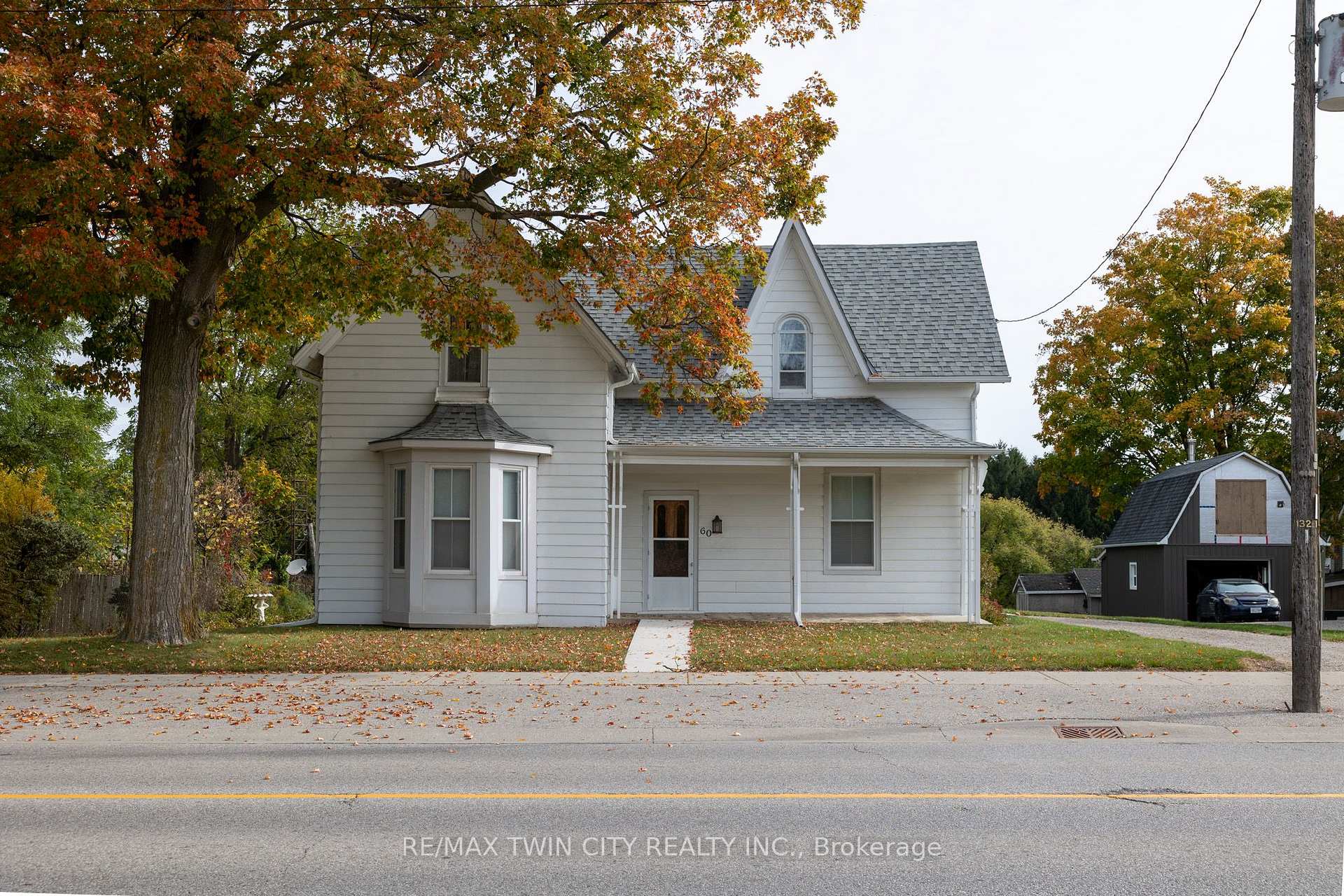 Photo 2 of 60 Simcoe Street, Brant, Oakland — HOMEH