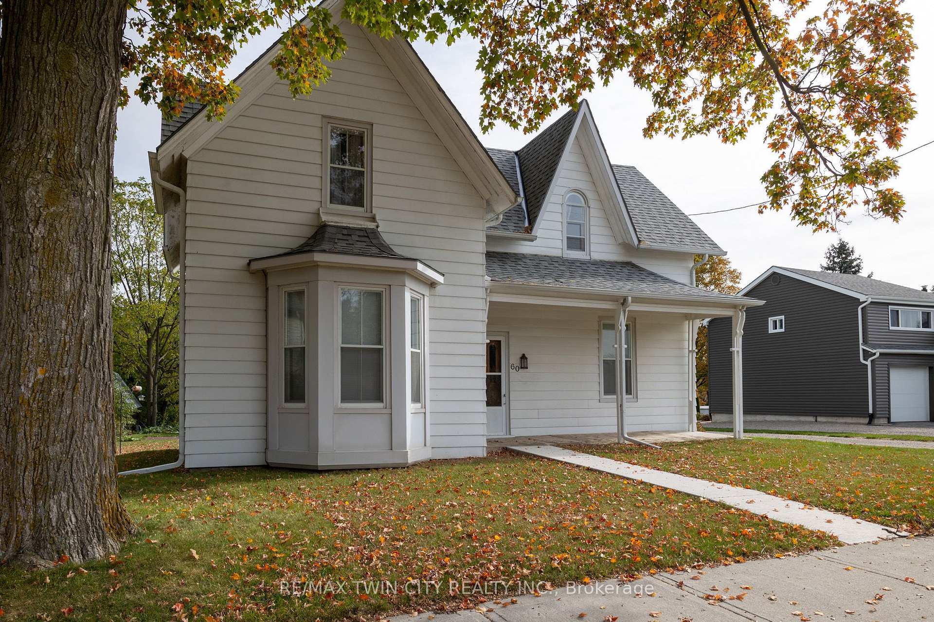 Photo 3 of 60 Simcoe Street, Brant, Oakland — HOMEH