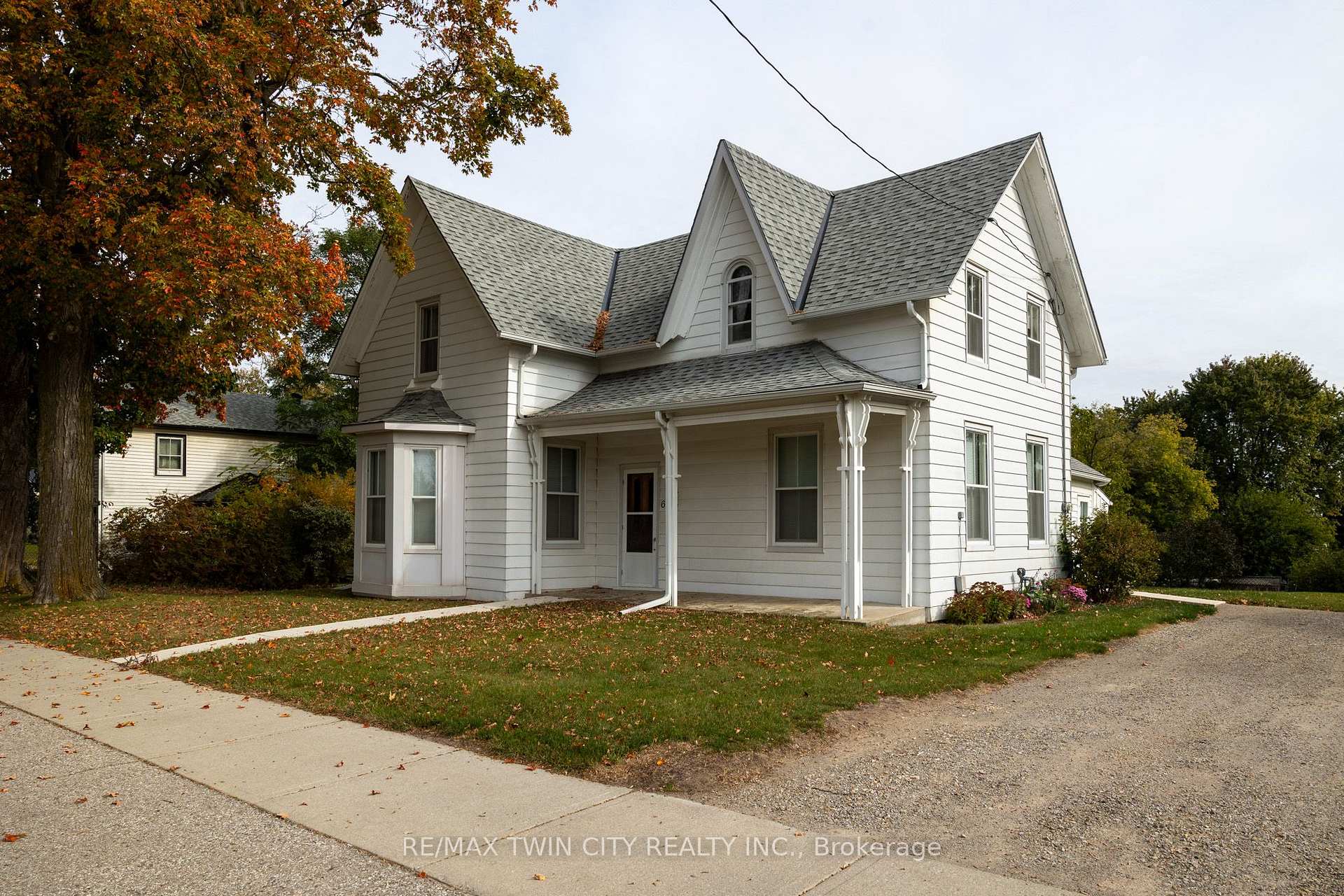 Photo 4 of 60 Simcoe Street, Brant, Oakland — HOMEH