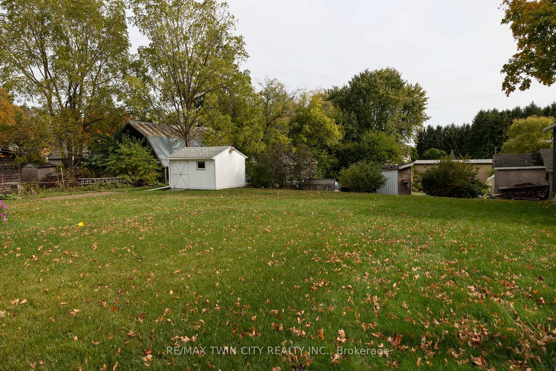 Photo 5 of 60 Simcoe Street, Brant, Oakland — HOMEH