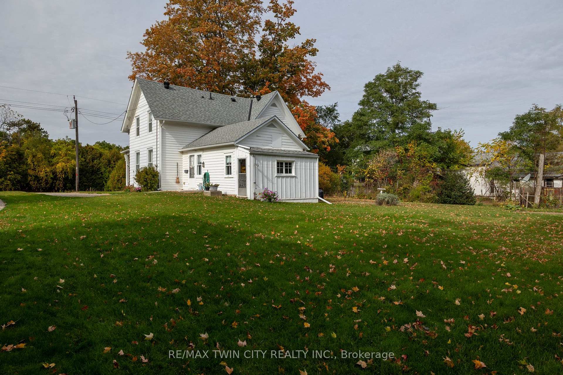 Photo 6 of 60 Simcoe Street, Brant, Oakland — HOMEH