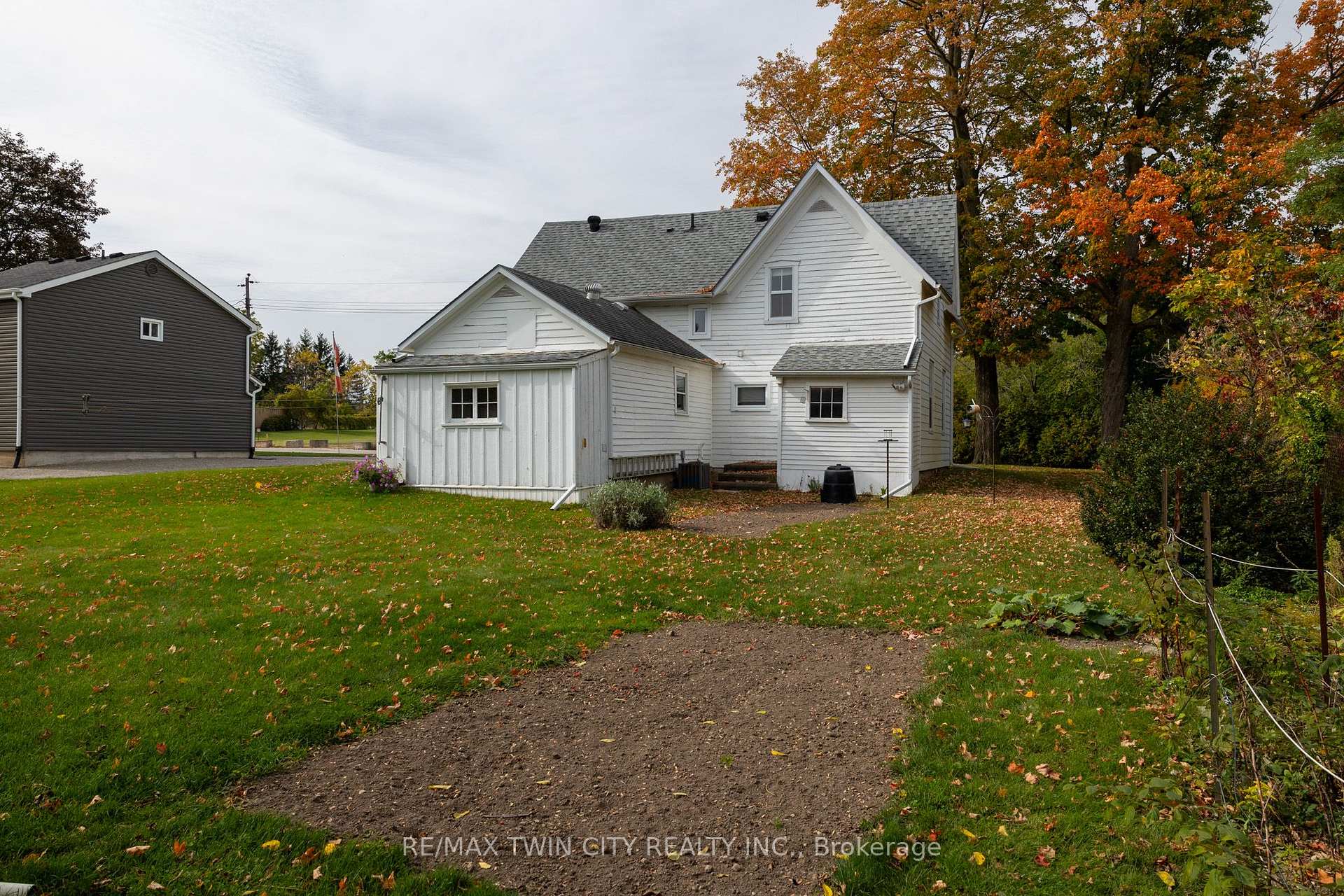 Photo 7 of 60 Simcoe Street, Brant, Oakland — HOMEH