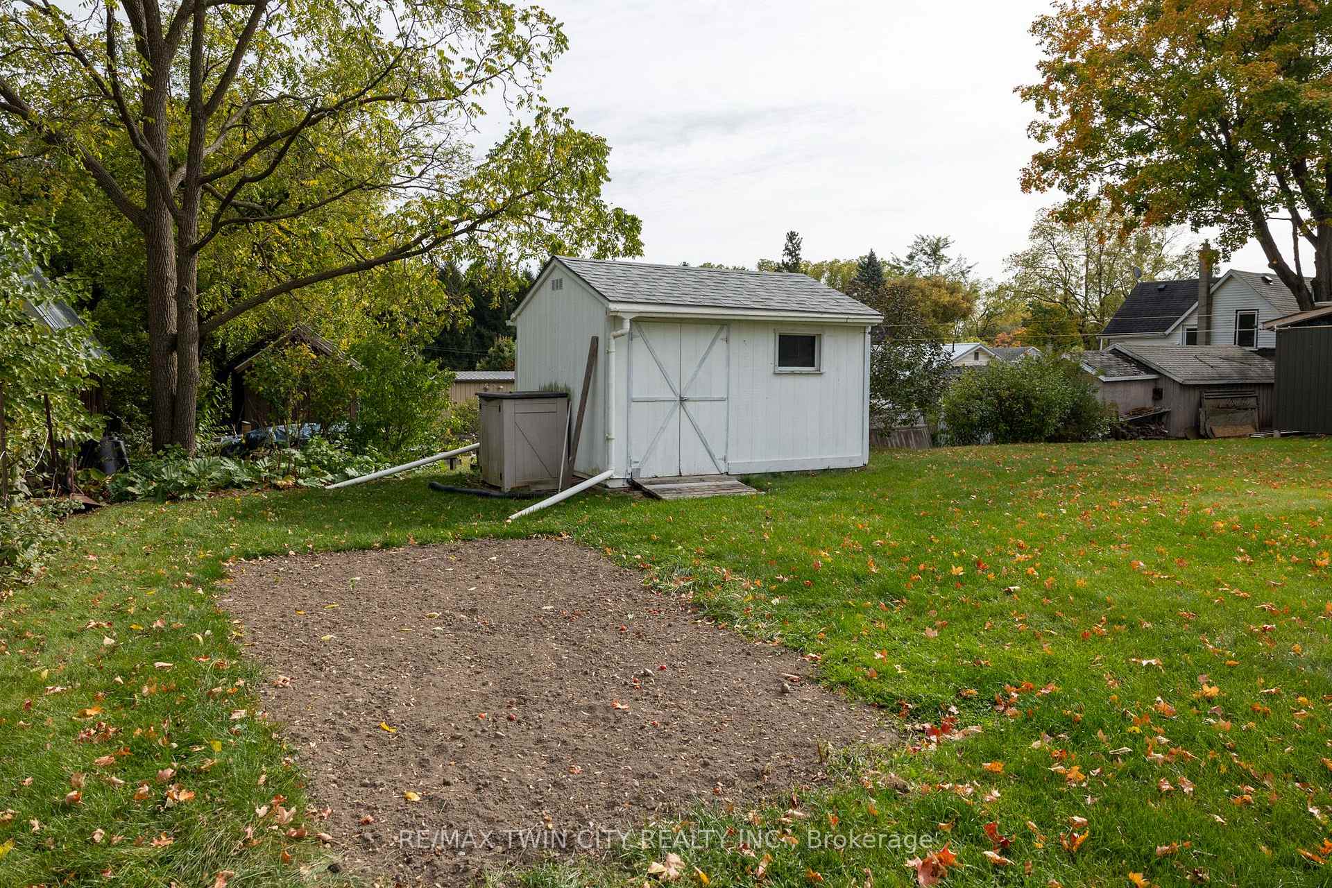 Photo 8 of 60 Simcoe Street, Brant, Oakland — HOMEH