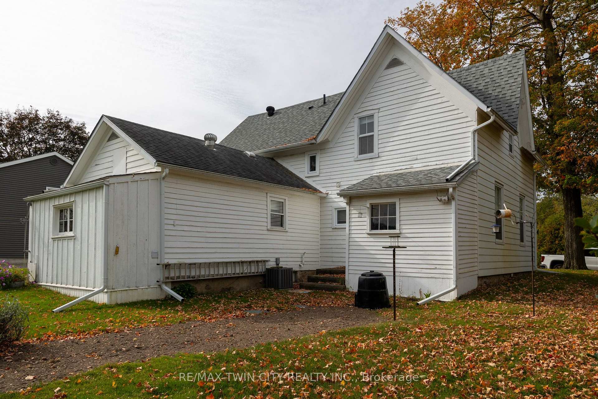 Photo 9 of 60 Simcoe Street, Brant, Oakland — HOMEH