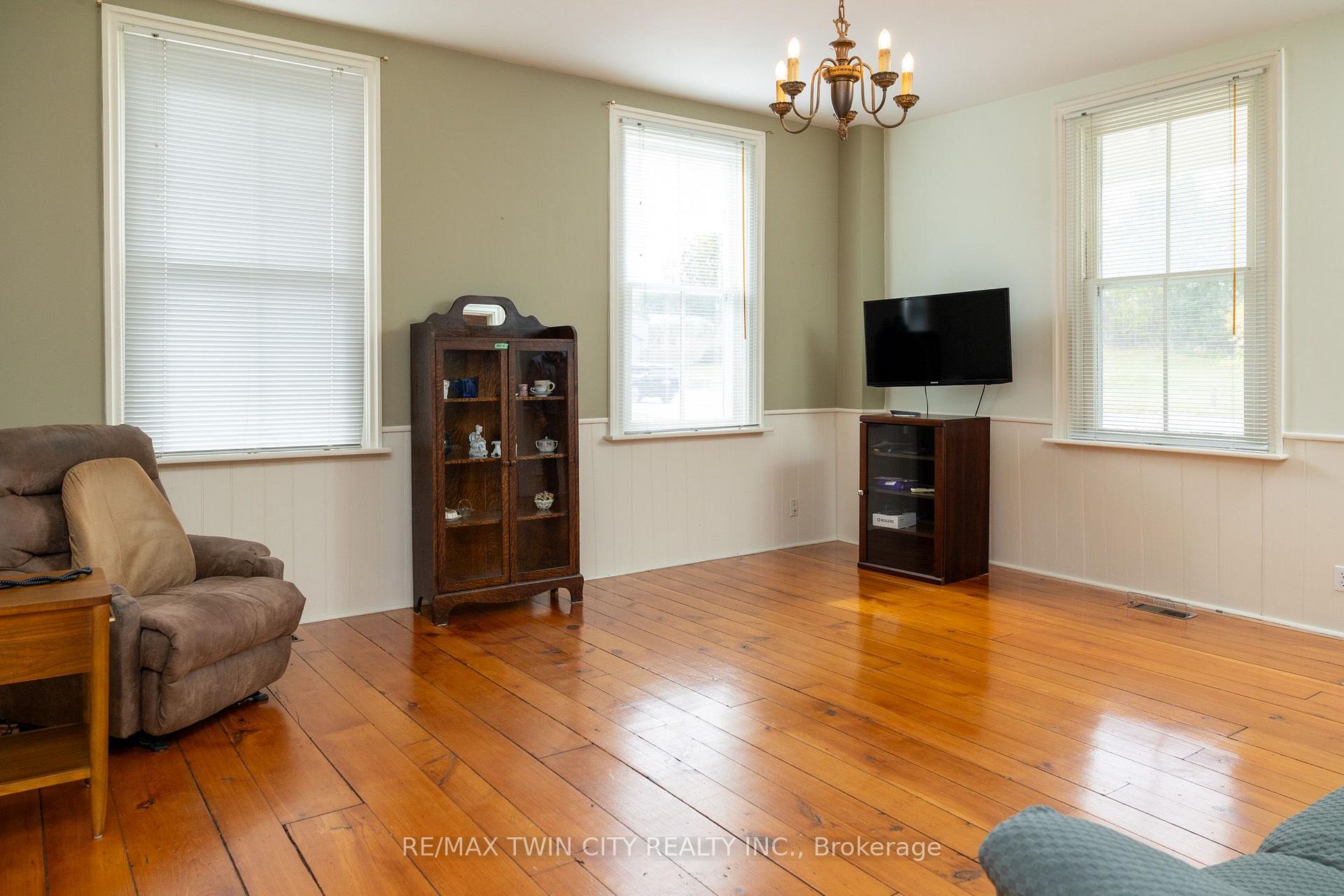 Photo 13 of 60 Simcoe Street, Brant, Oakland — HOMEH