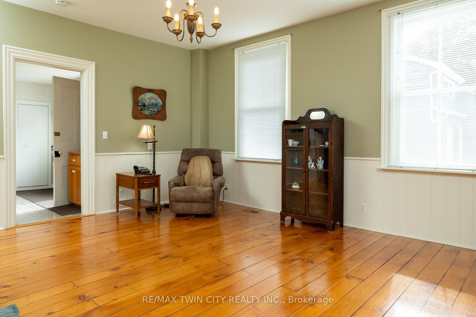 Photo 14 of 60 Simcoe Street, Brant, Oakland — HOMEH
