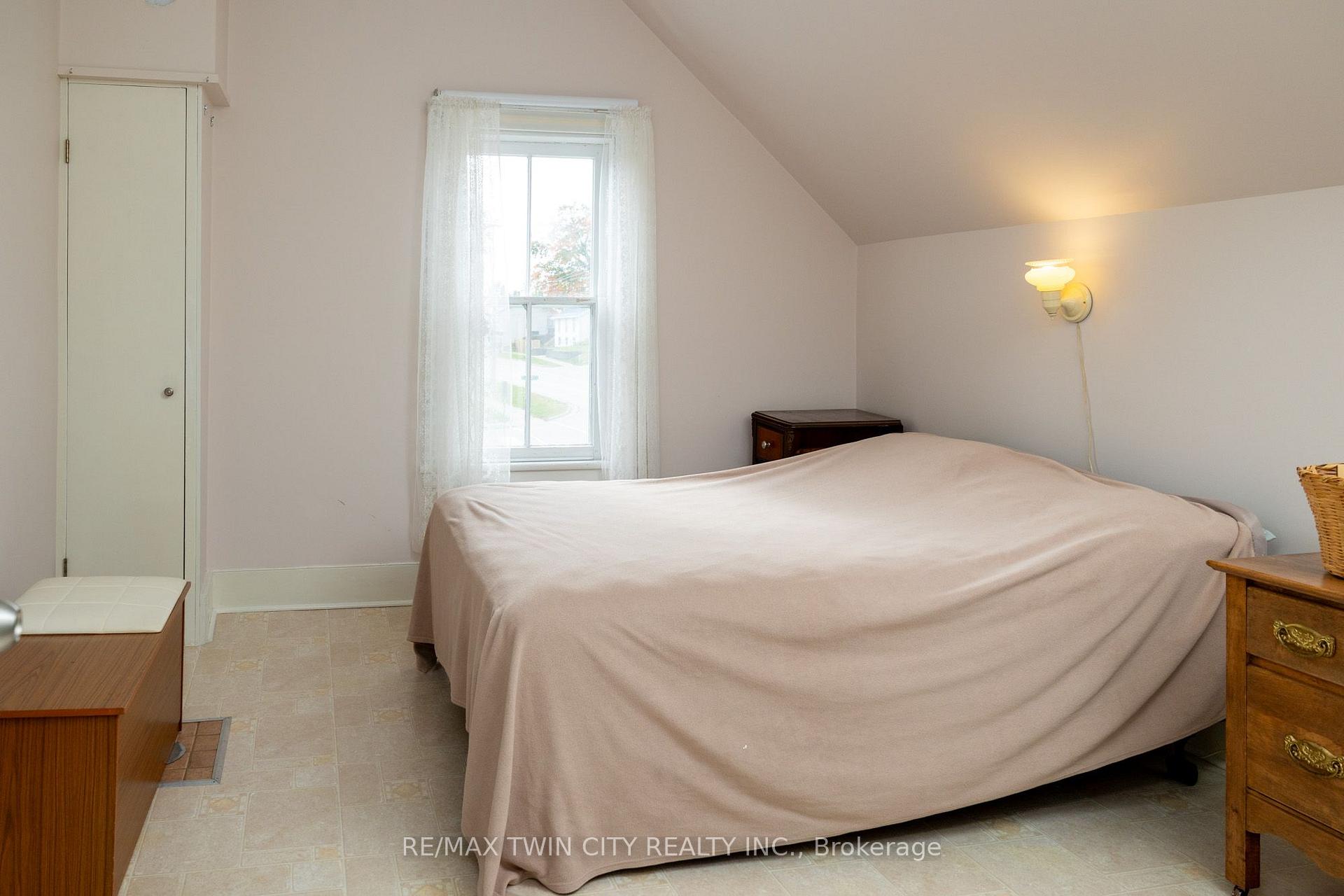 Photo 20 of 60 Simcoe Street, Brant, Oakland — HOMEH