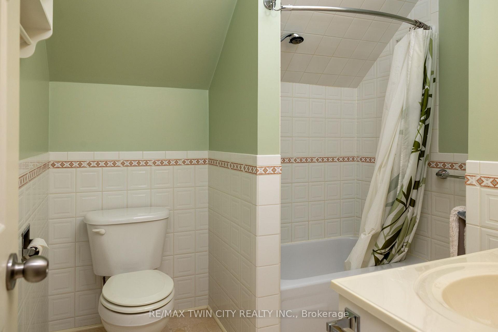 Photo 21 of 60 Simcoe Street, Brant, Oakland — HOMEH