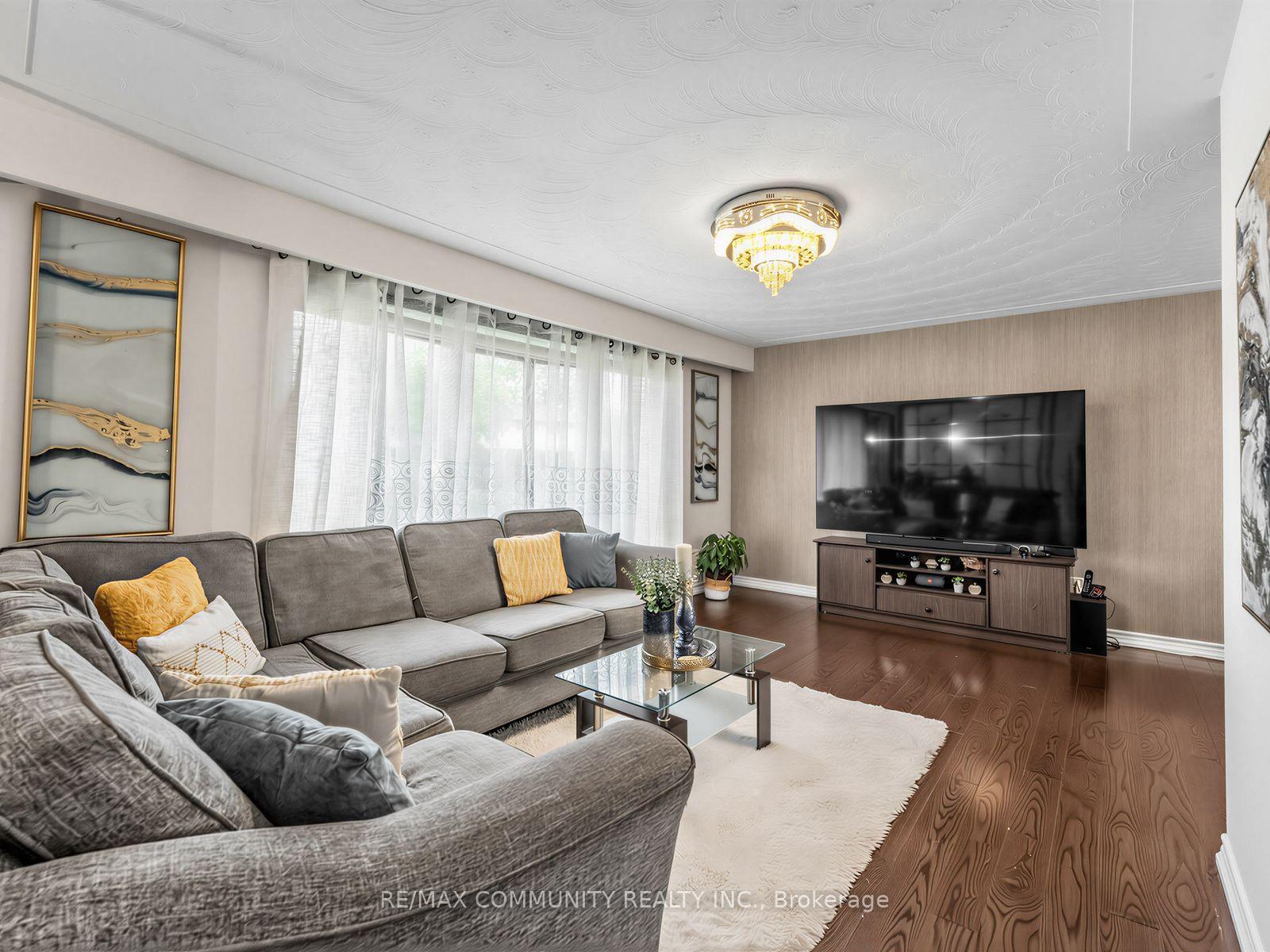 Photo 6 of 1397 Charles Drive, Burlington, Mountainside — HOMEH