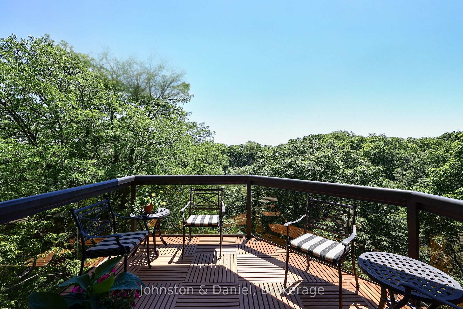 Photo 3 of Unit 401, 407 Walmer Road, Toronto, Casa Loma — HOMEH