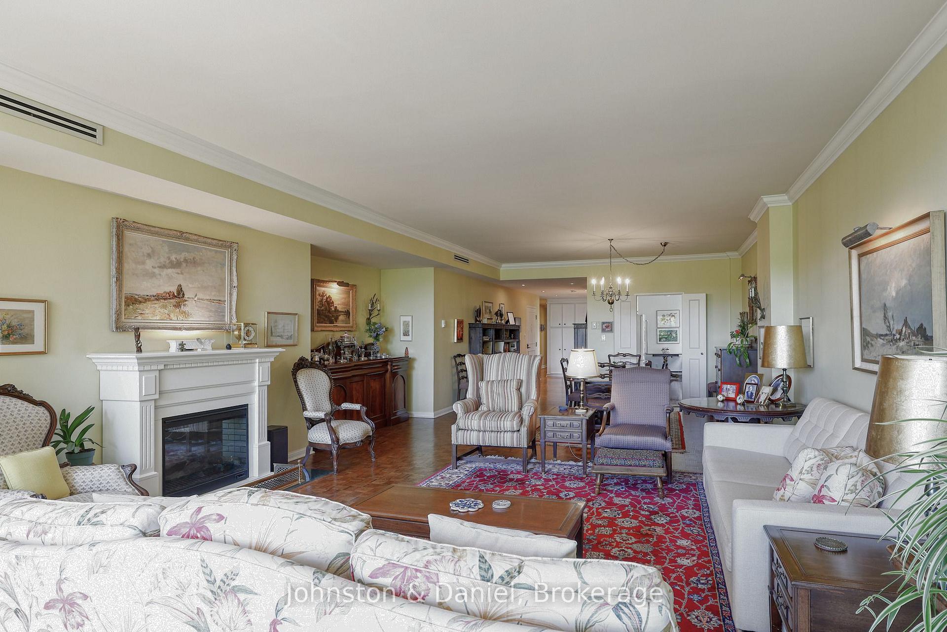 Photo 5 of Unit 401, 407 Walmer Road, Toronto, Casa Loma — HOMEH