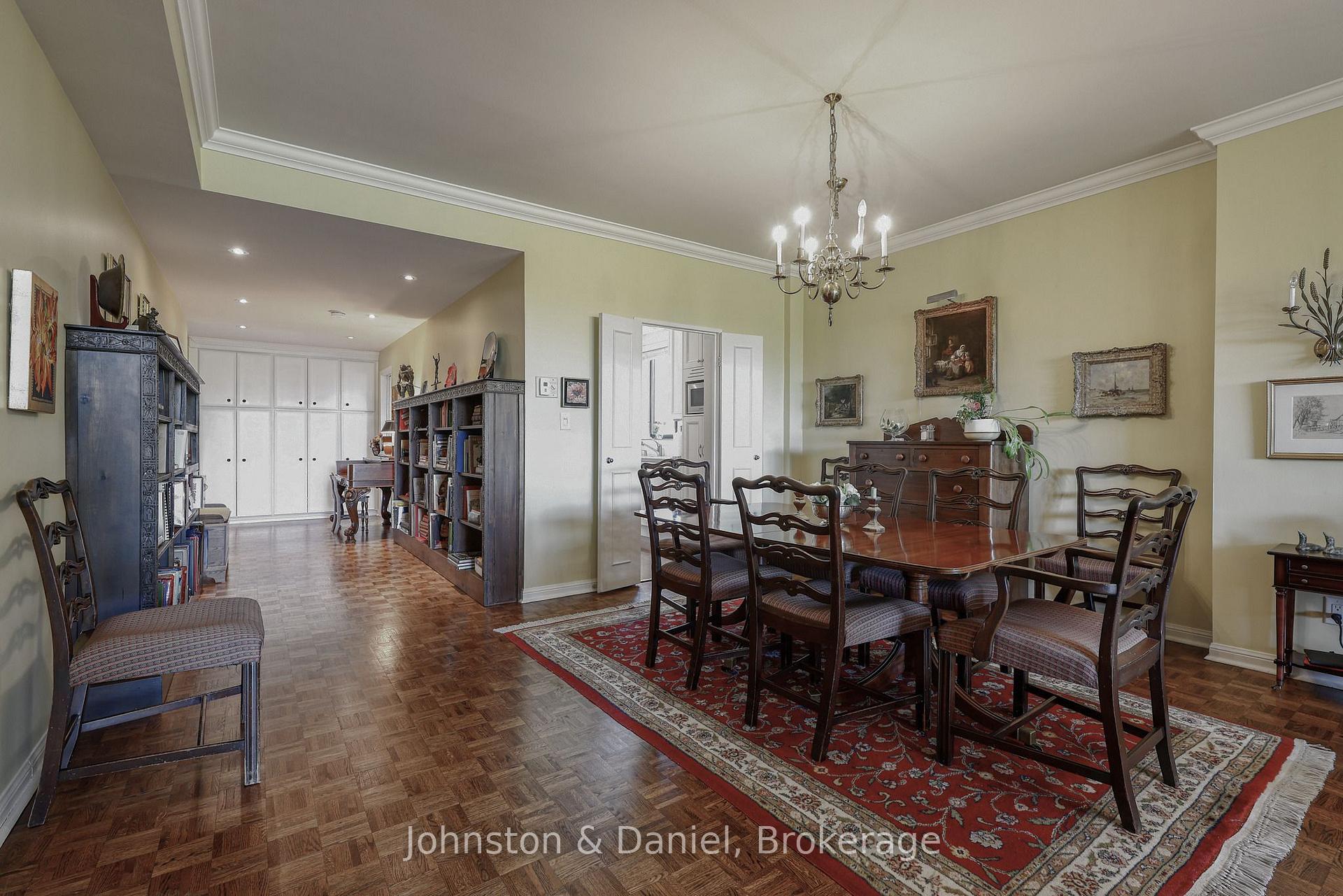Photo 6 of Unit 401, 407 Walmer Road, Toronto, Casa Loma — HOMEH