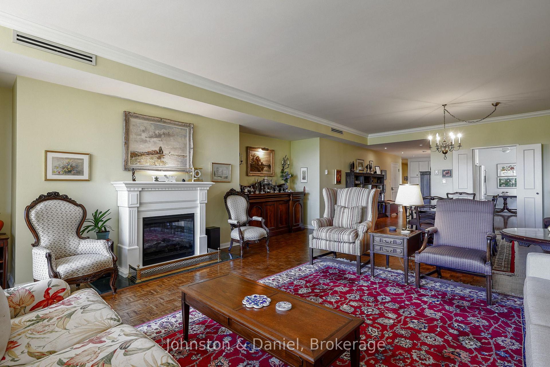 Photo 7 of Unit 401, 407 Walmer Road, Toronto, Casa Loma — HOMEH