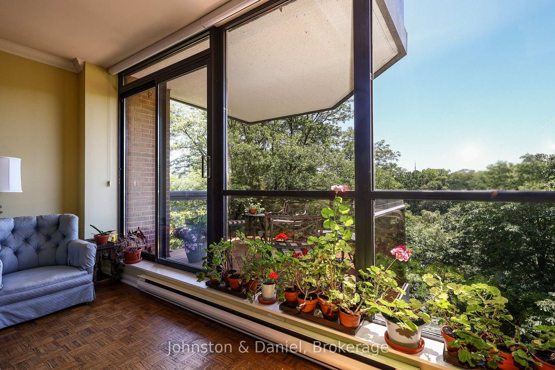 Photo 13 of Unit 401, 407 Walmer Road, Toronto, Casa Loma — HOMEH