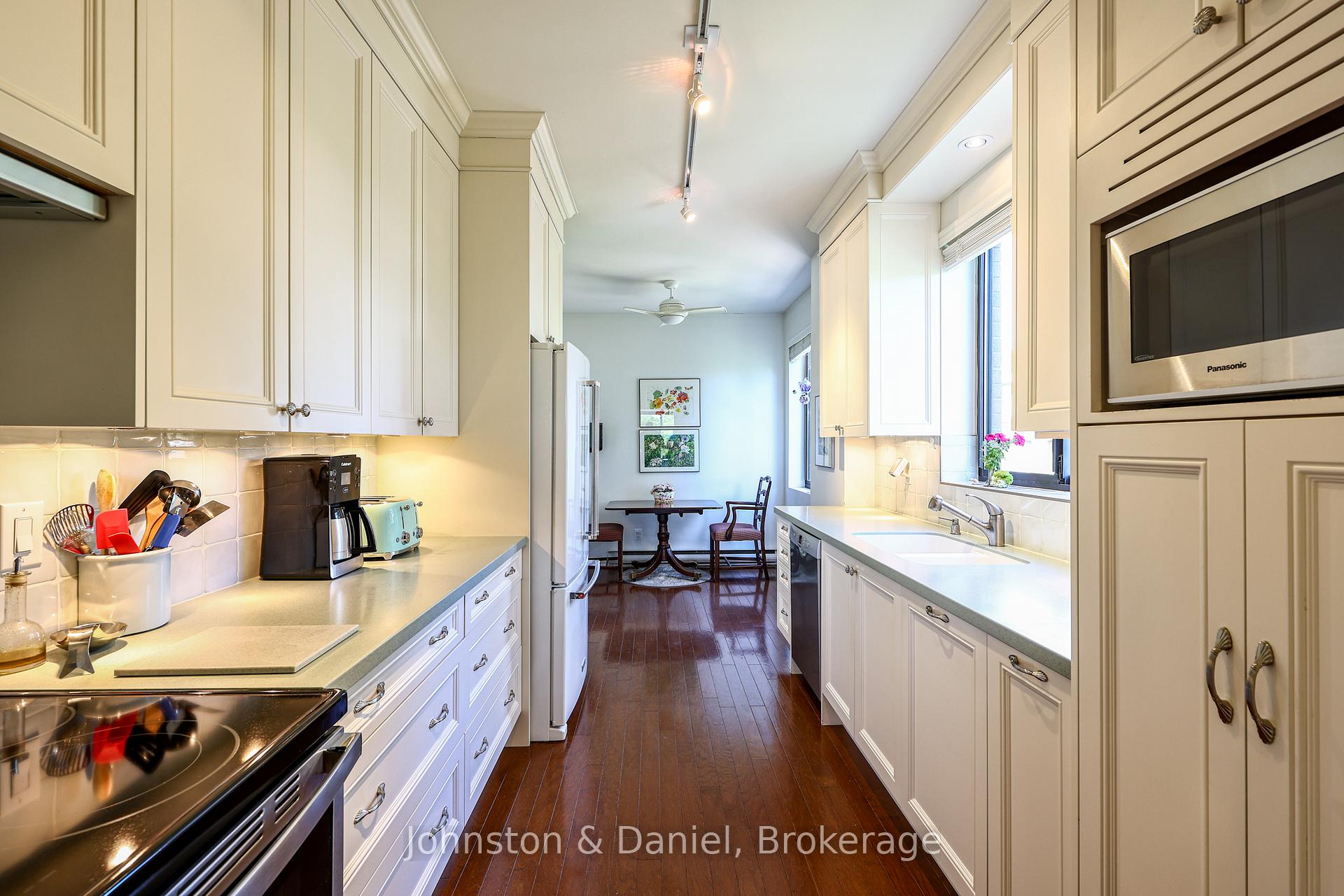Photo 14 of Unit 401, 407 Walmer Road, Toronto, Casa Loma — HOMEH