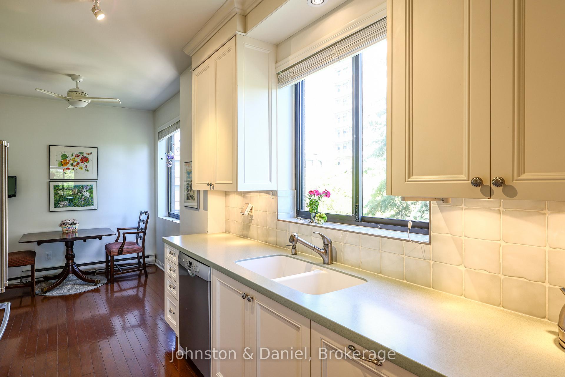 Photo 15 of Unit 401, 407 Walmer Road, Toronto, Casa Loma — HOMEH