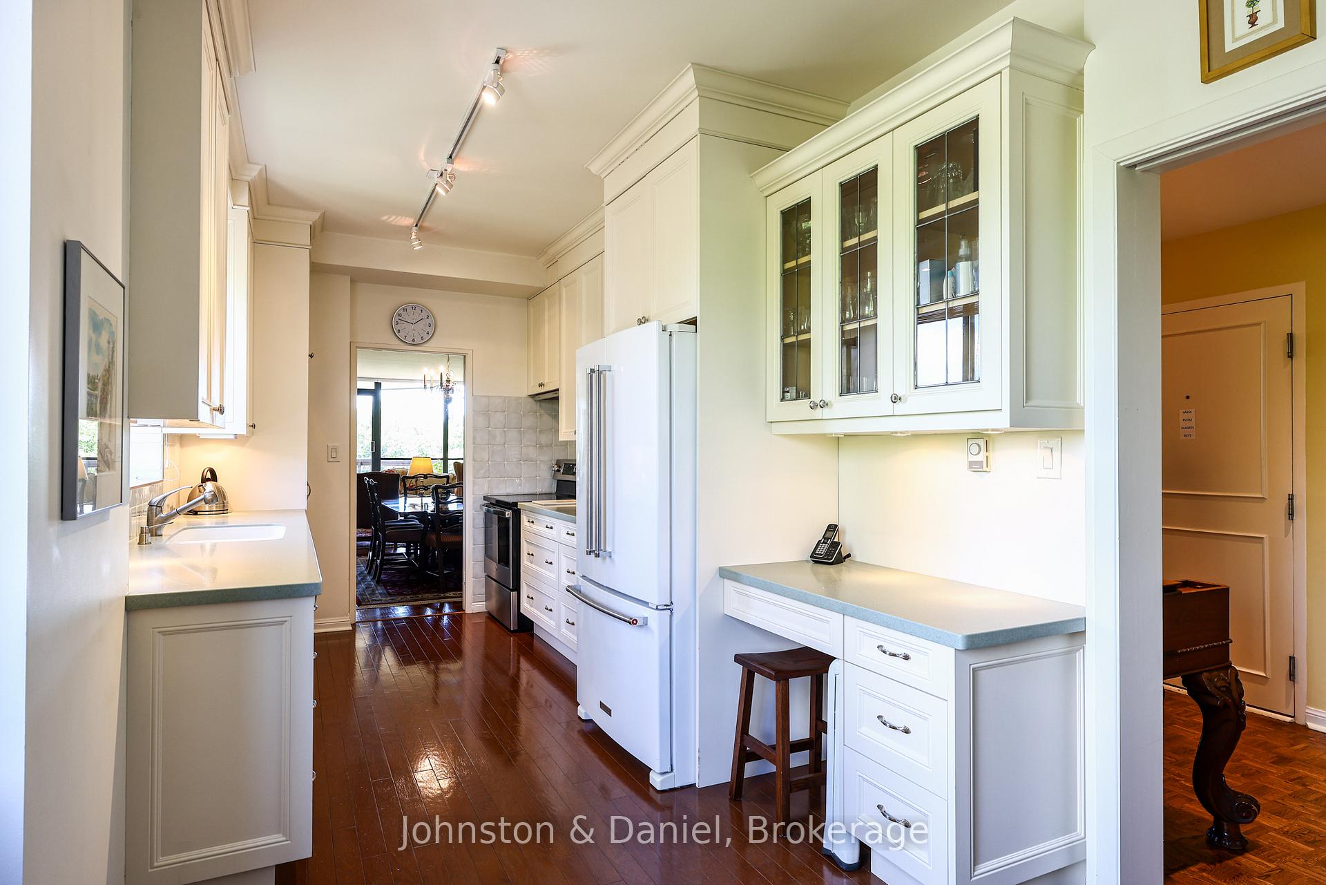 Photo 16 of Unit 401, 407 Walmer Road, Toronto, Casa Loma — HOMEH