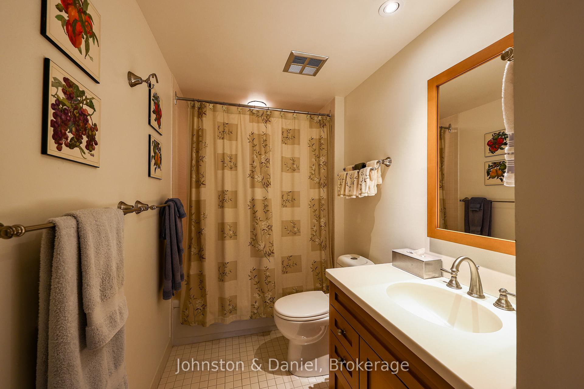Photo 25 of Unit 401, 407 Walmer Road, Toronto, Casa Loma — HOMEH