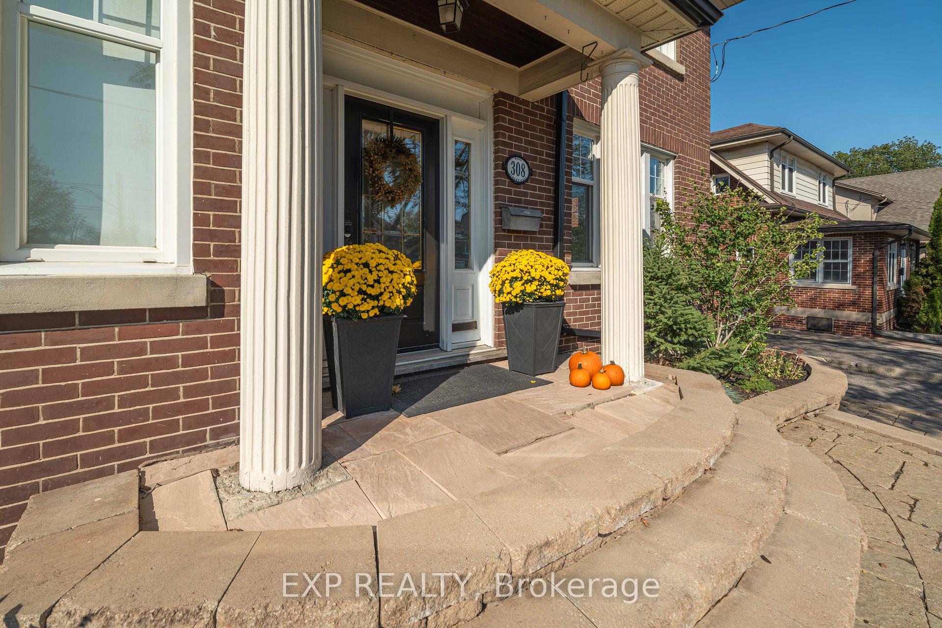 Photo 4 of 308 King Street E, Oshawa, O'Neill — HOMEH