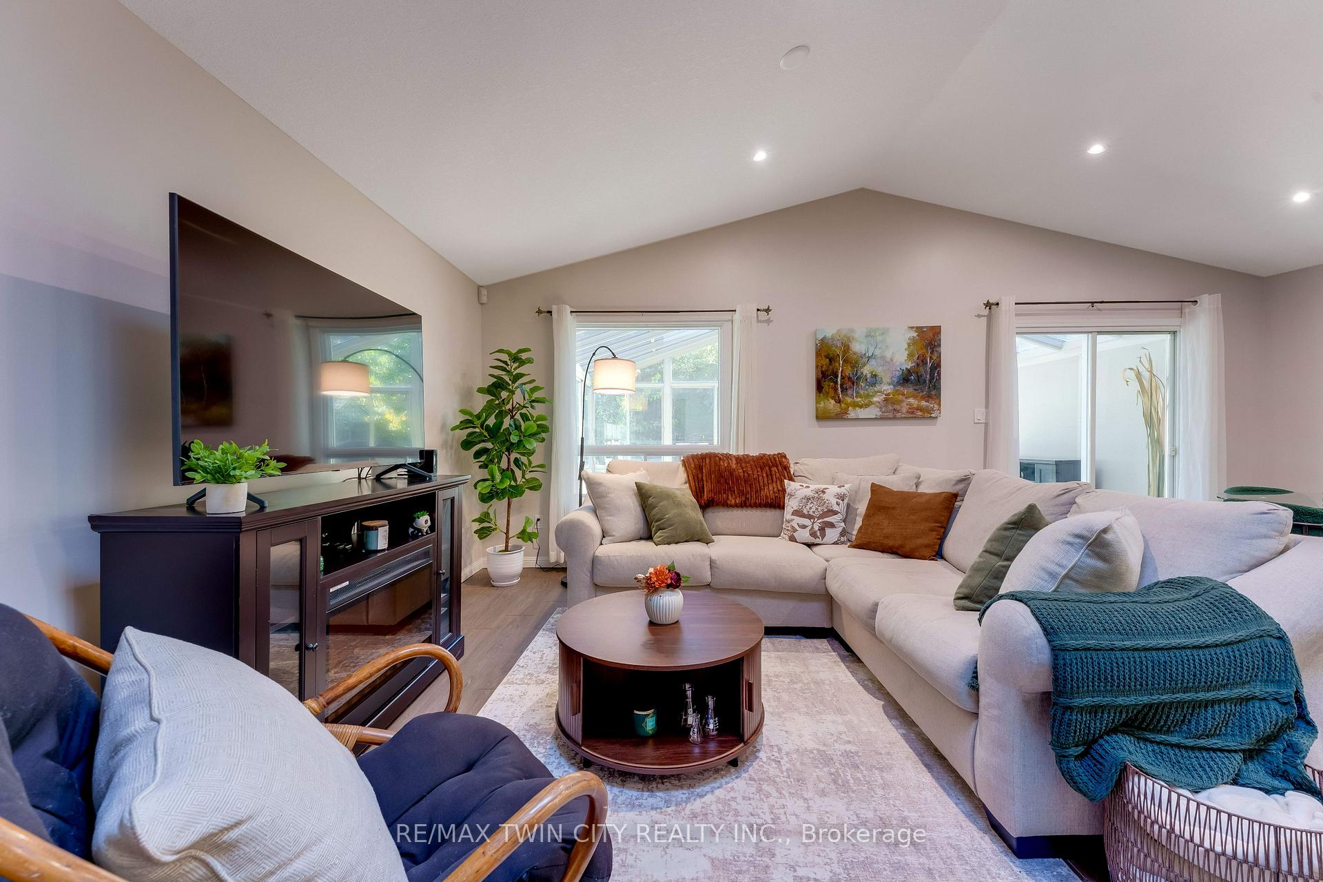 Photo 6 of 268 Keewatin Avenue, Kitchener, Grand River North — HOMEH