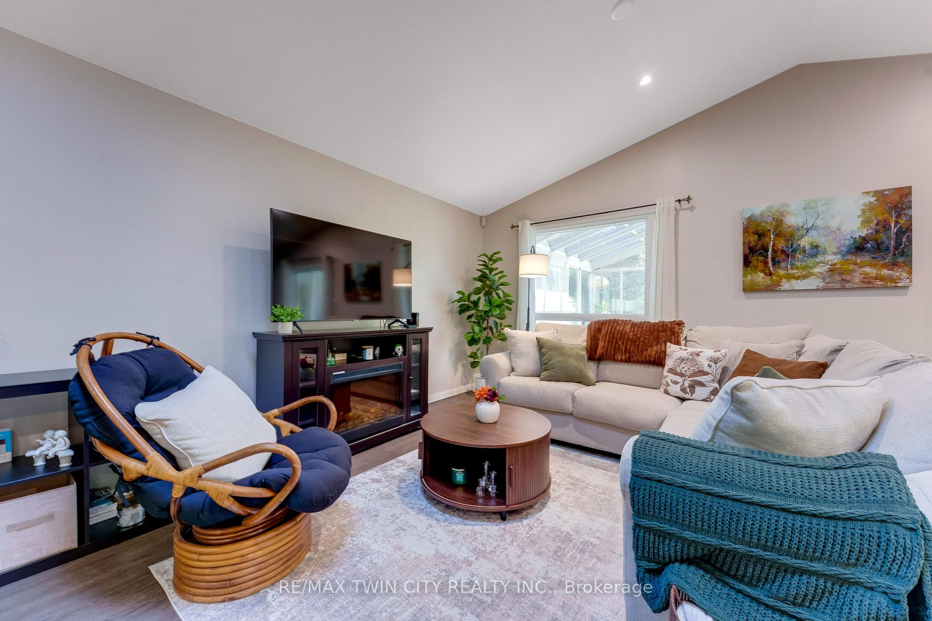 Photo 7 of 268 Keewatin Avenue, Kitchener, Grand River North — HOMEH