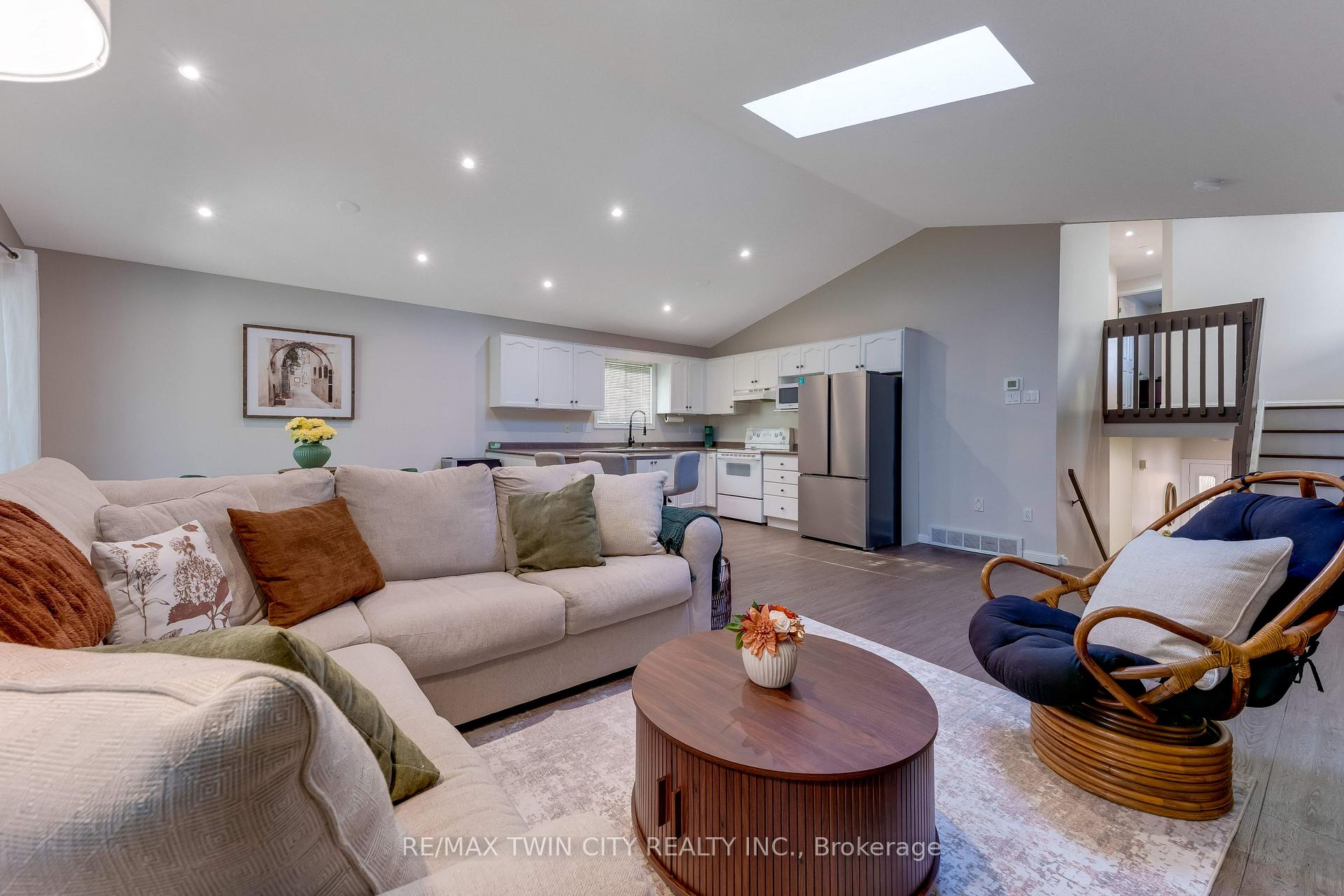 Photo 8 of 268 Keewatin Avenue, Kitchener, Grand River North — HOMEH