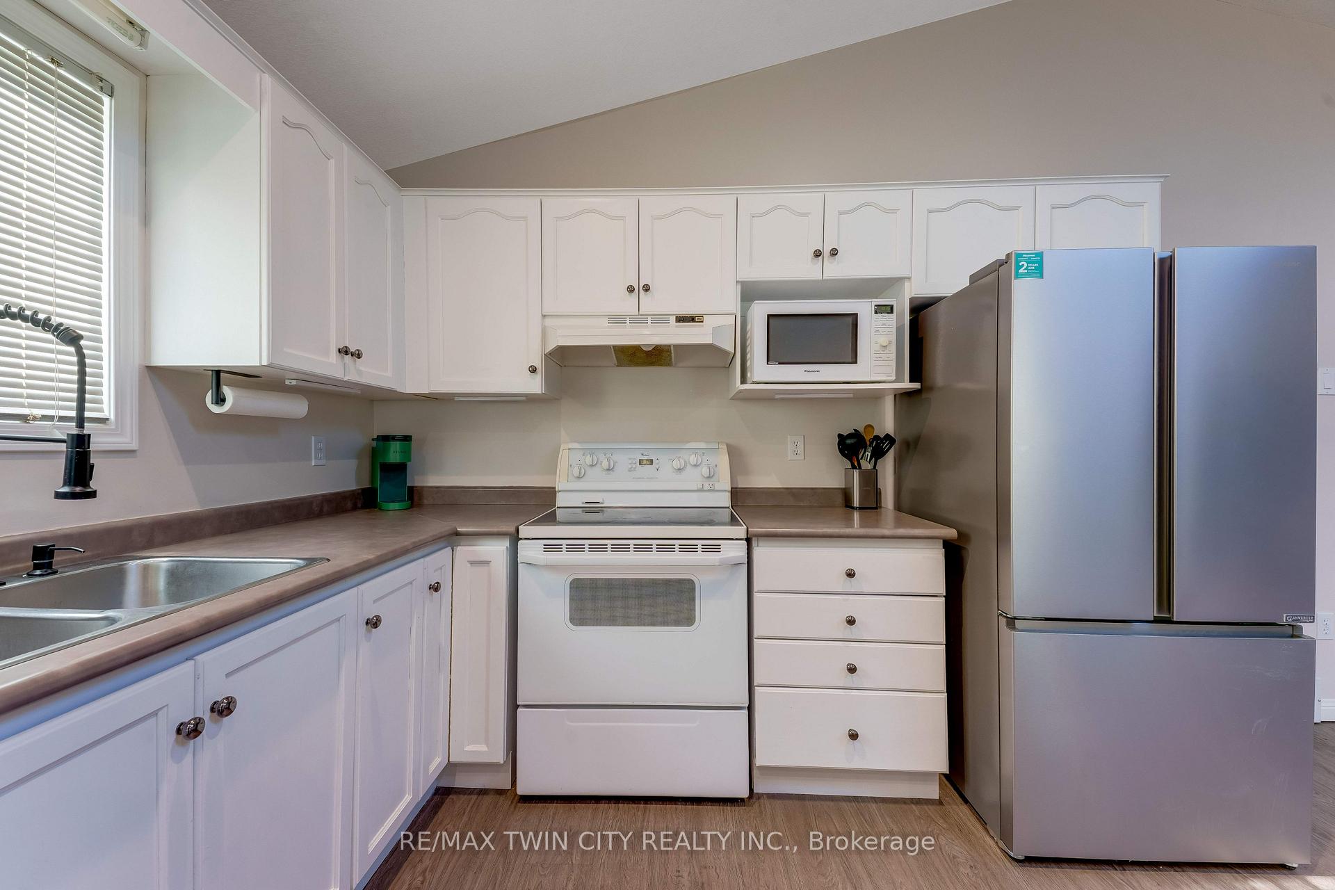 Photo 11 of 268 Keewatin Avenue, Kitchener, Grand River North — HOMEH
