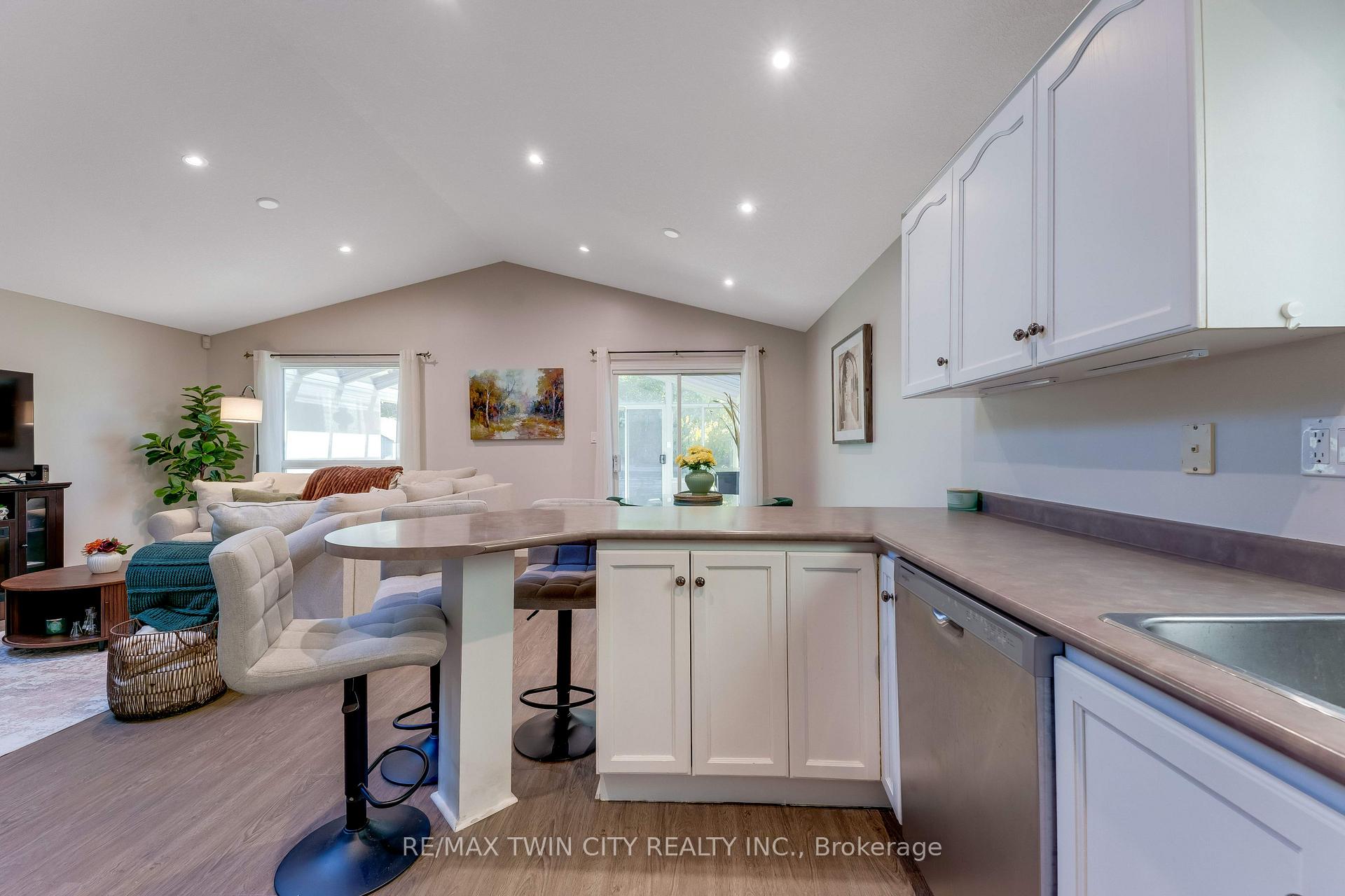 Photo 12 of 268 Keewatin Avenue, Kitchener, Grand River North — HOMEH