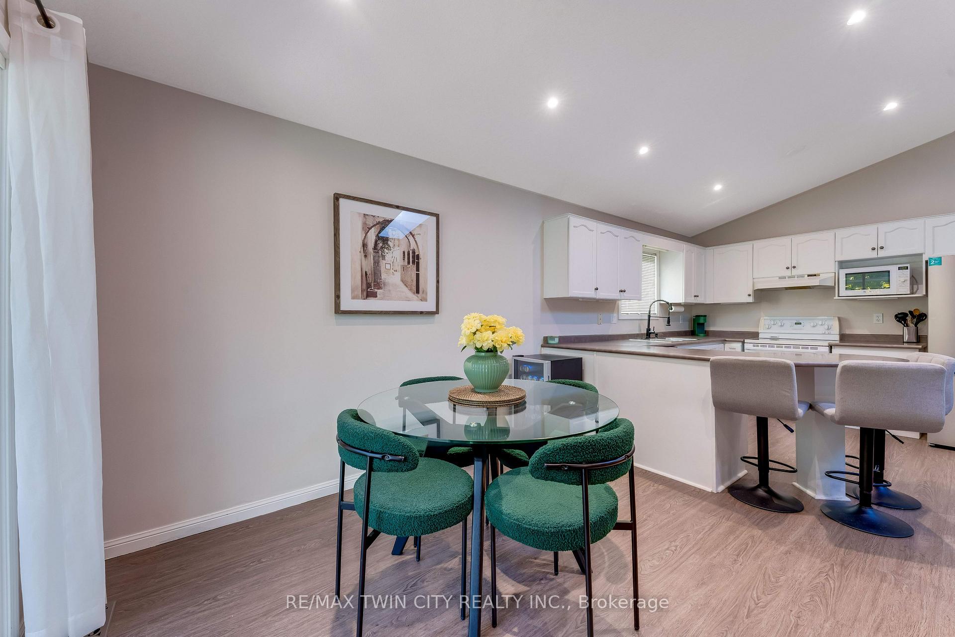 Photo 13 of 268 Keewatin Avenue, Kitchener, Grand River North — HOMEH