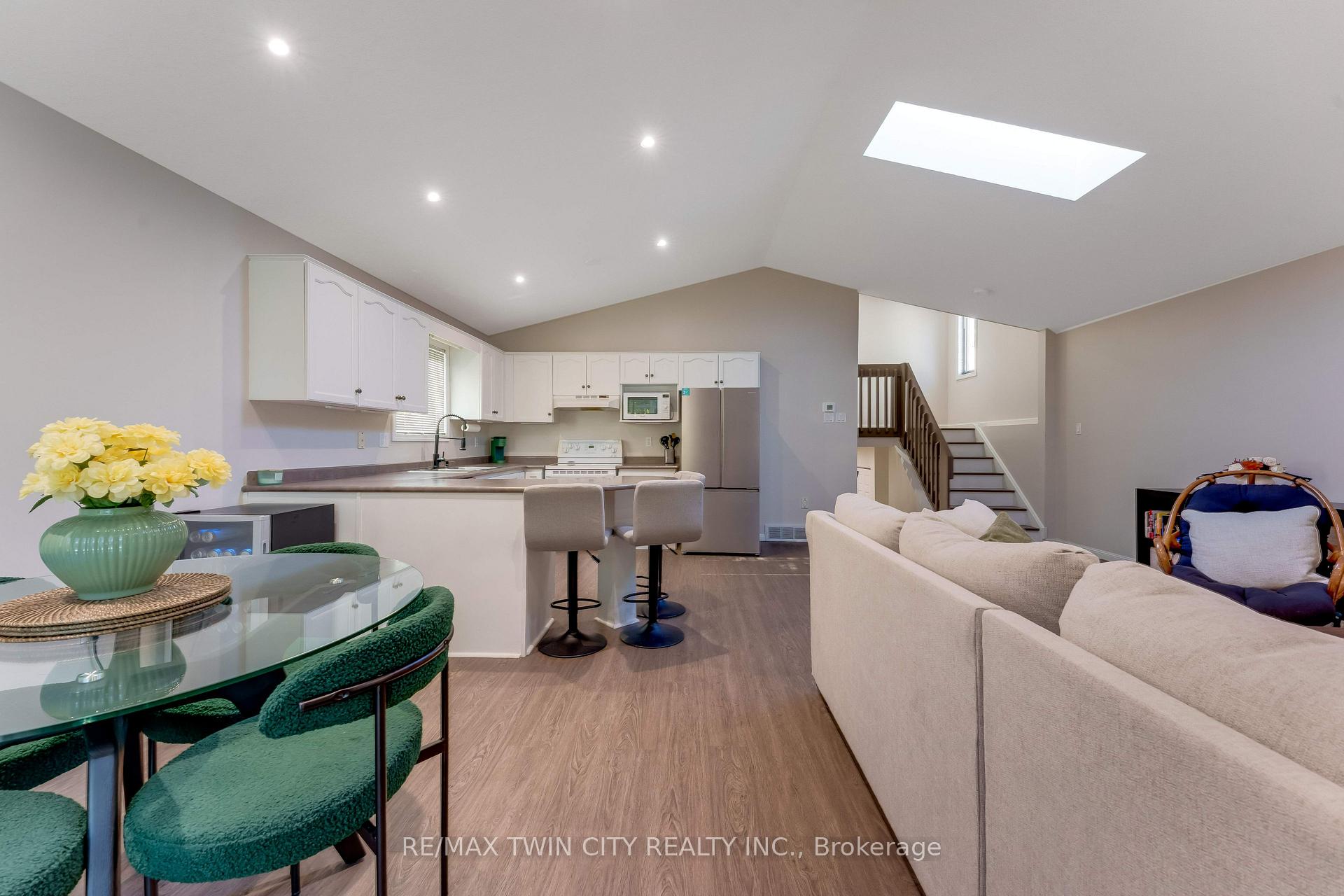 Photo 14 of 268 Keewatin Avenue, Kitchener, Grand River North — HOMEH