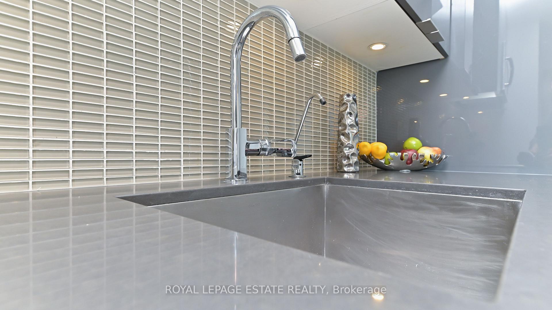 Photo 5 of Unit 2901, 33 Shore Breeze Drive, Etobicoke, Mimico — HOMEH
