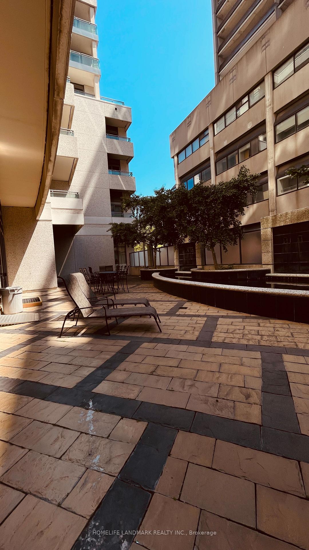 Photo 4 of Unit 803, 736 Spadina Avenue, Toronto, University — HOMEH