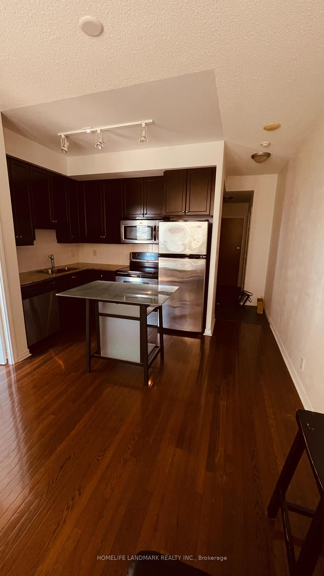 Photo 5 of Unit 803, 736 Spadina Avenue, Toronto, University — HOMEH