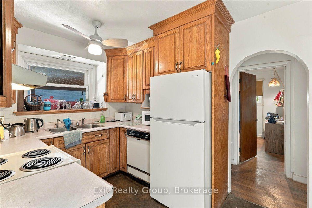 Photo 10 of 196 Yeomans Street, Belleville, Belleville Ward — HOMEH