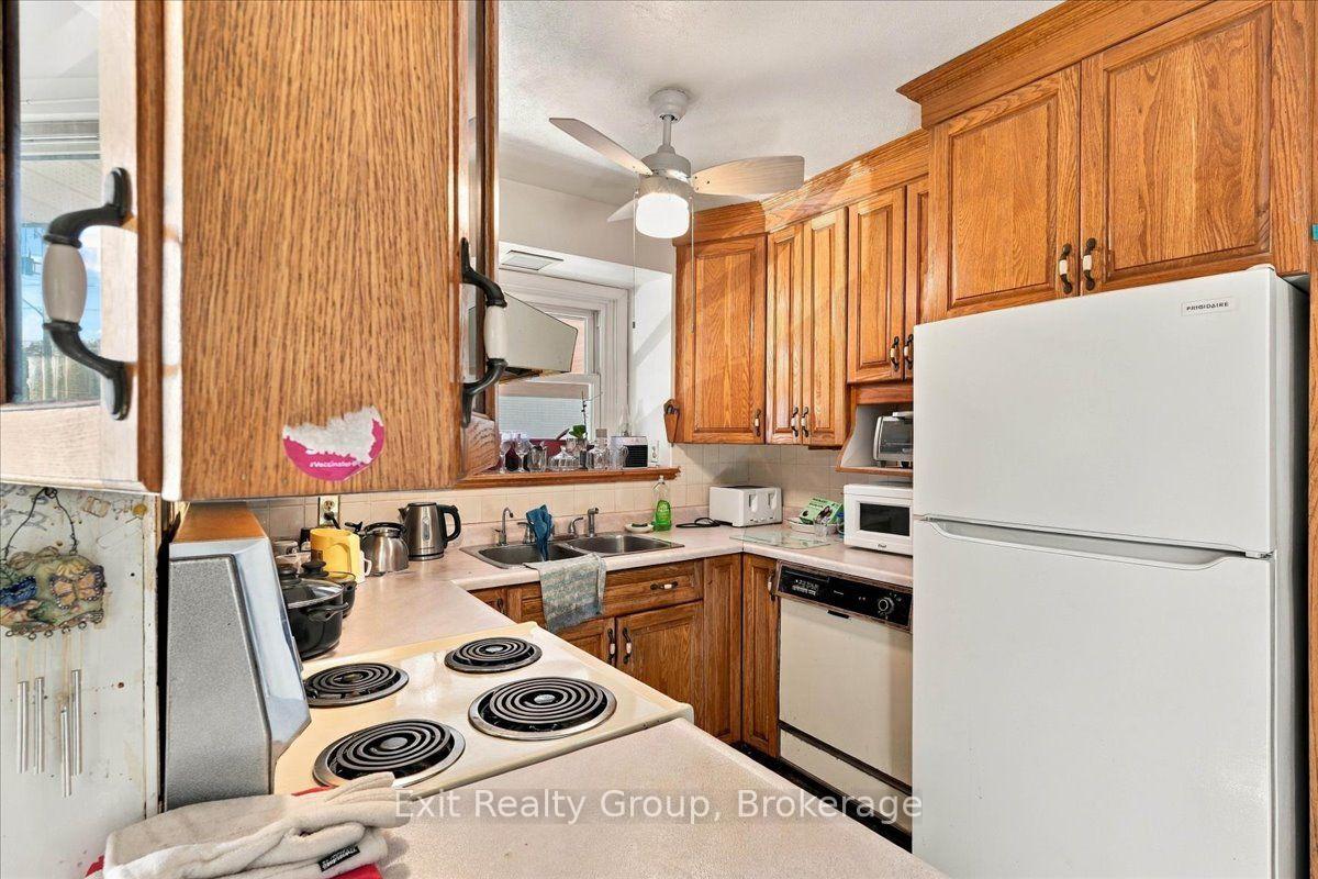 Photo 11 of 196 Yeomans Street, Belleville, Belleville Ward — HOMEH