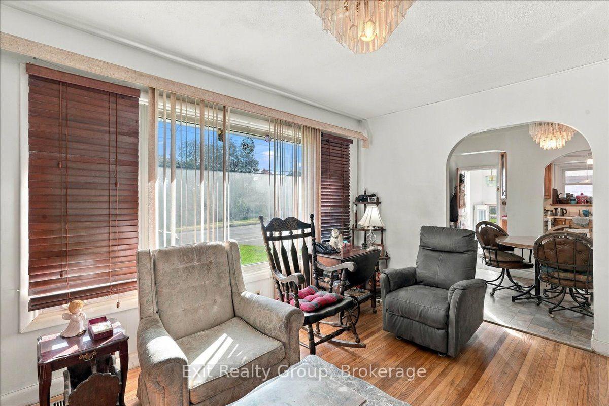 Photo 14 of 196 Yeomans Street, Belleville, Belleville Ward — HOMEH