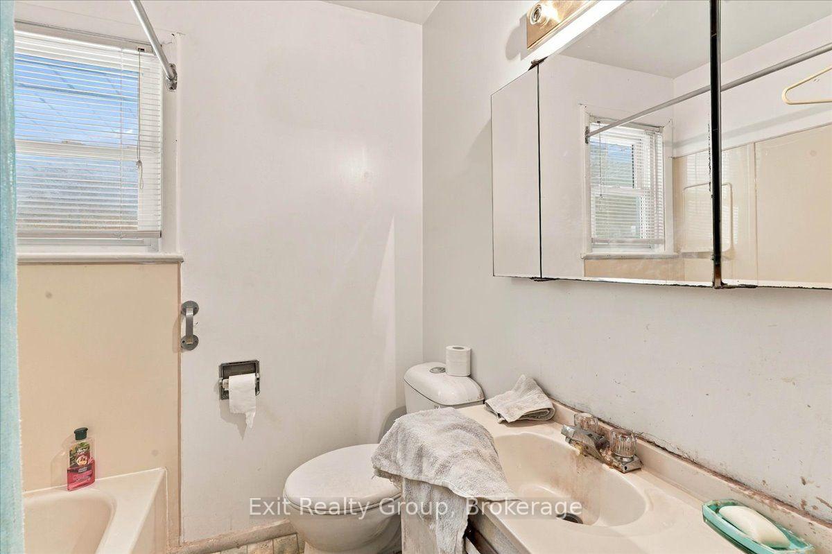 Photo 24 of 196 Yeomans Street, Belleville, Belleville Ward — HOMEH
