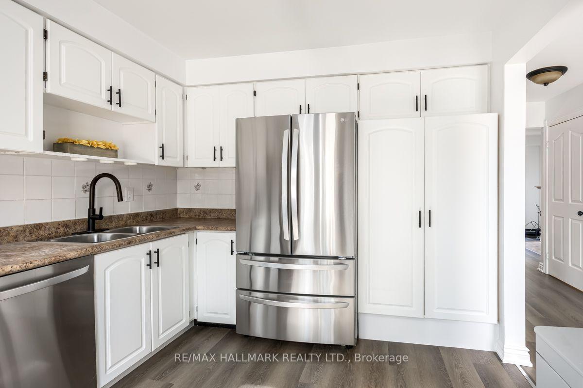 Photo 10 of 44 Michael Drive, Richmond Hill, North Richvale — HOMEH