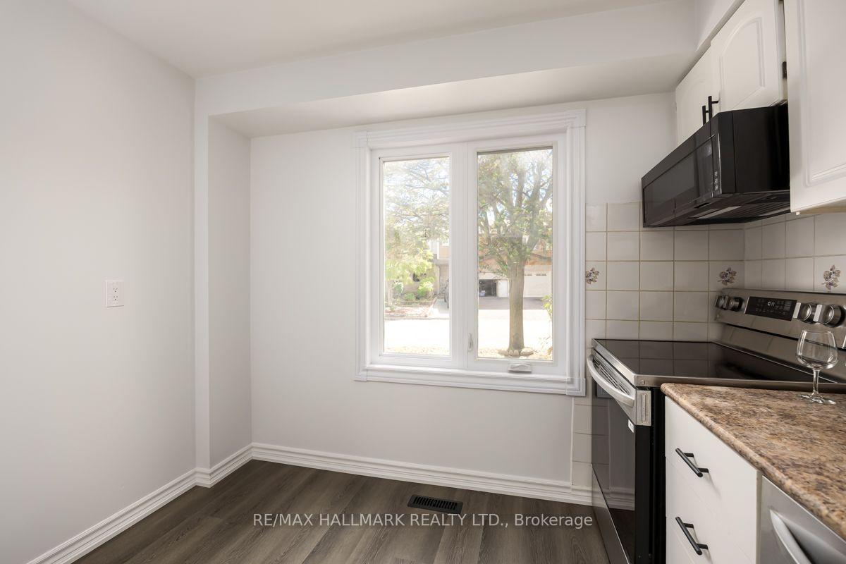 Photo 12 of 44 Michael Drive, Richmond Hill, North Richvale — HOMEH