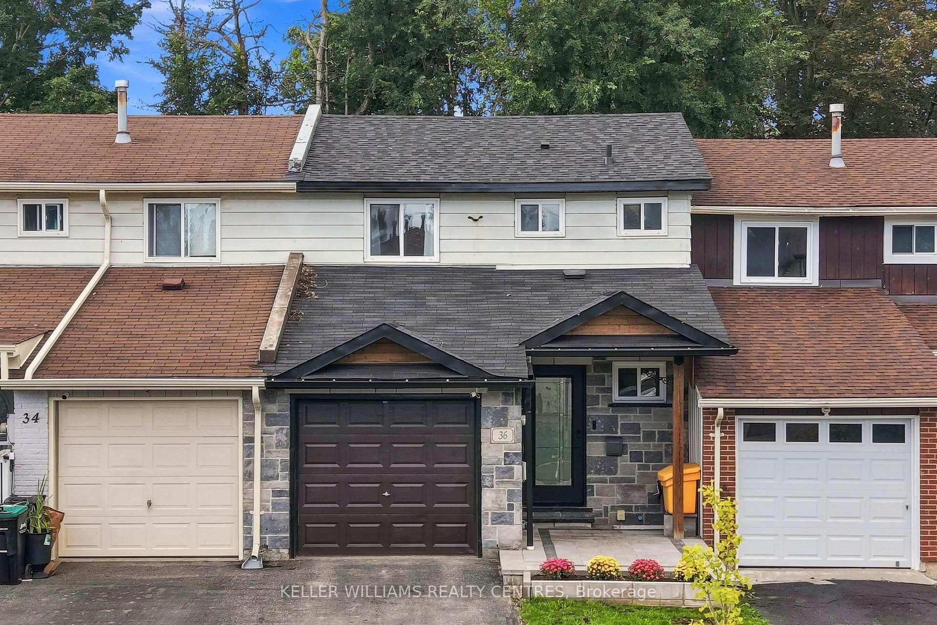Photo 2 of 36 Chaucer Crescent, Barrie, Letitia Heights — HOMEH
