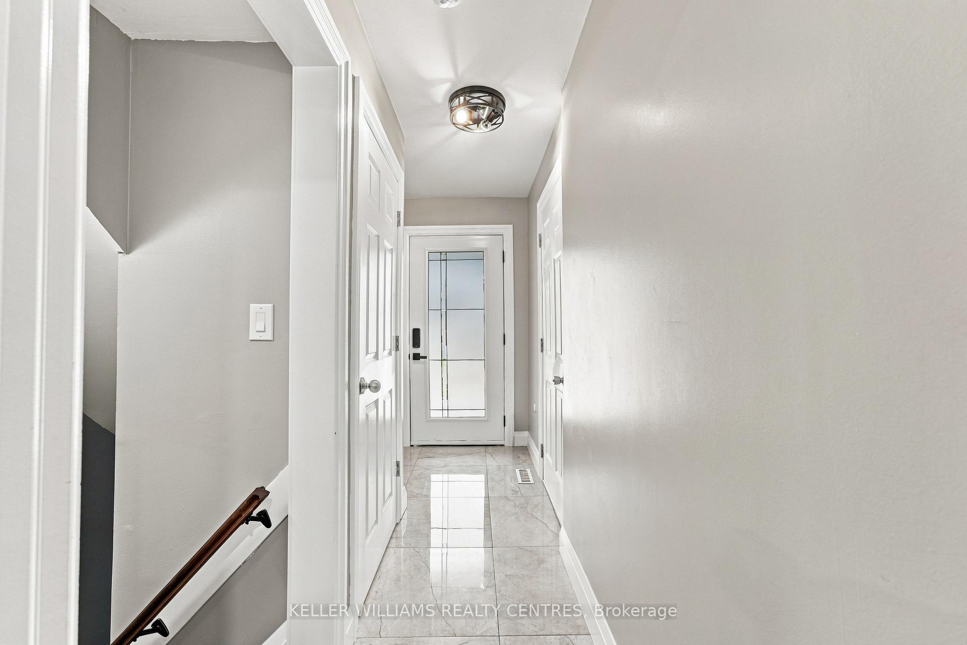 Photo 3 of 36 Chaucer Crescent, Barrie, Letitia Heights — HOMEH