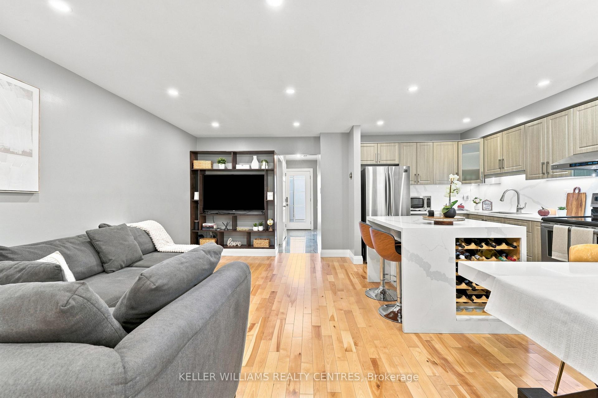 Photo 5 of 36 Chaucer Crescent, Barrie, Letitia Heights — HOMEH